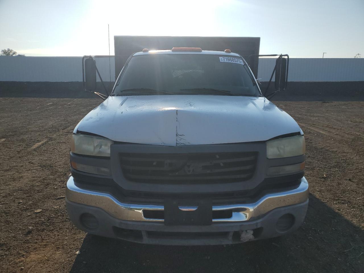 2003 GMC New Sierra C3500