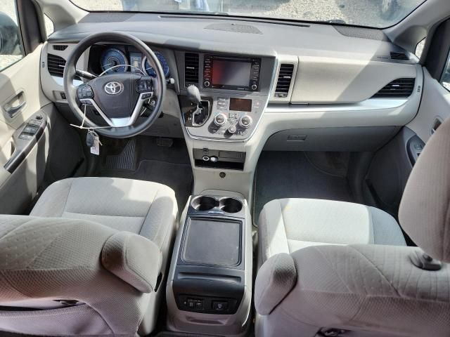 2018 Toyota Sienna LE