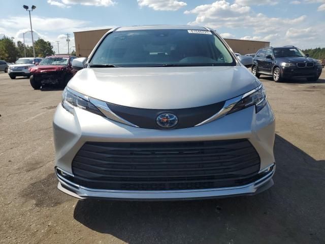 2022 Toyota Sienna xle