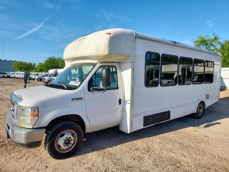 2017 Ford Econoline E450 Super Duty Cutaway Van
