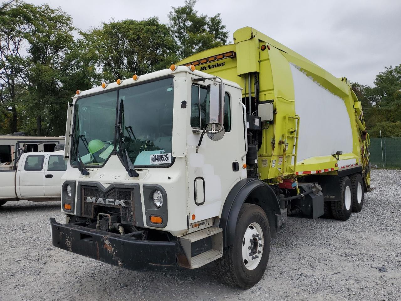 2014 Mack MRU613 Refuse Truck