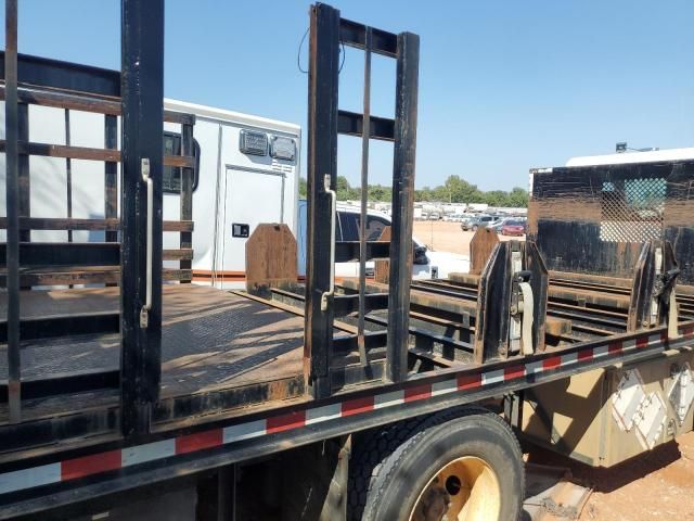 2015 Peterbilt 352 Flatbed Truck