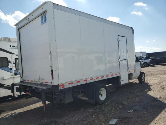 2022 Ford Econoline E450 Super Duty Cutaway Van