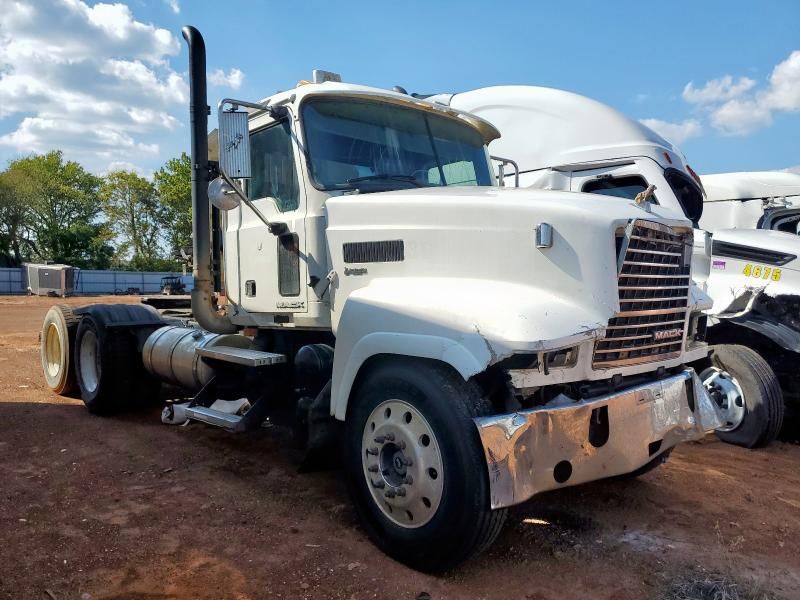 2009 Mack CHU613 Semi Truck