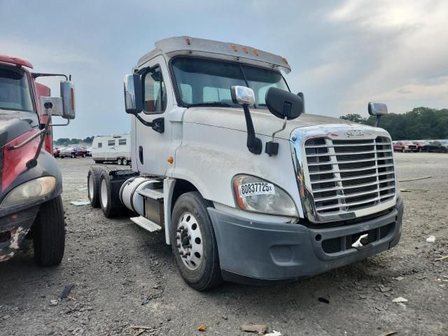2013 Freightliner Cascadia Semi Truck