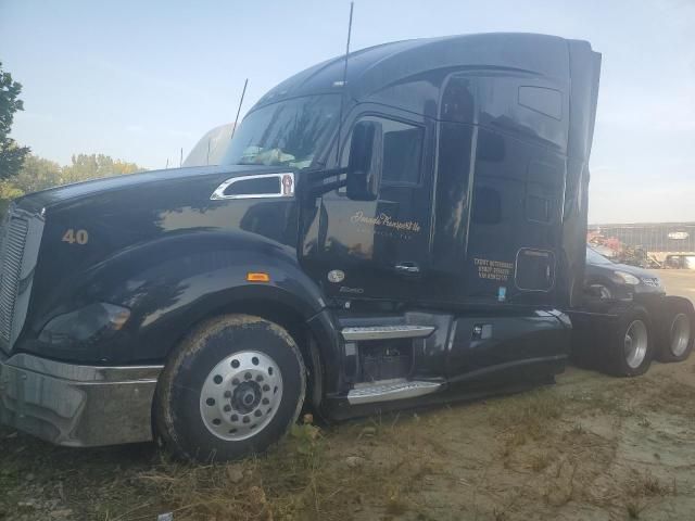 2016 Kenworth T680 Semi Truck
