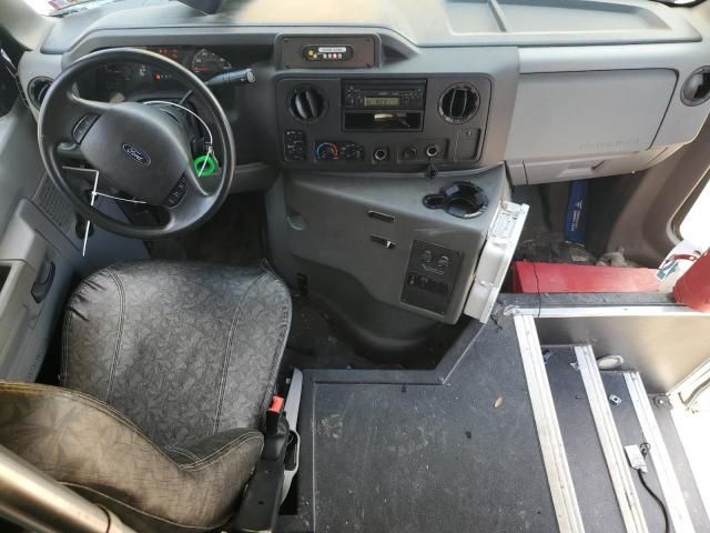 2019 Ford Econoline E450 Super Duty Cutaway Van