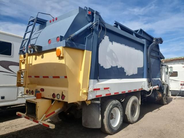 2000 Mack MR Refuse Truck