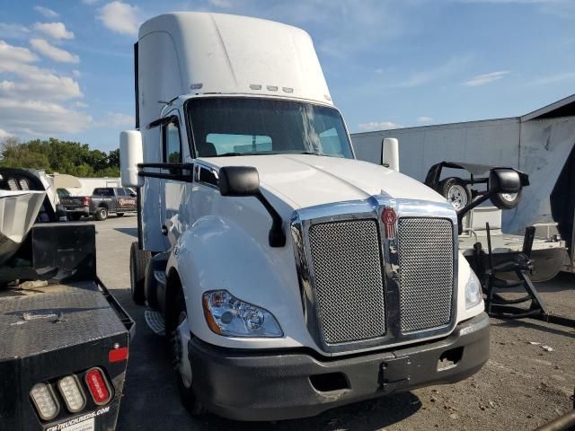 2016 Kenworth T680 Semi Truck