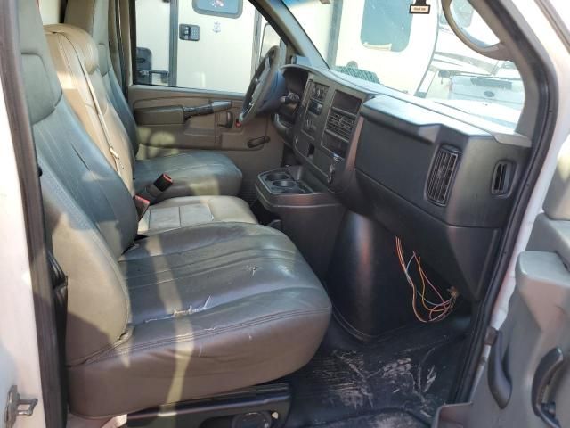 2010 GMC Savana Cutaway G3500