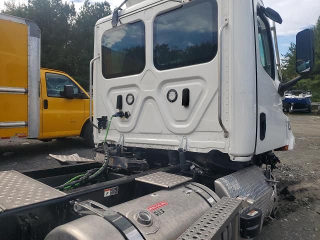 2022 Freightliner Cascadia 116 Semi Truck