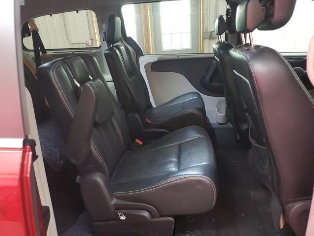 2014 Chrysler Town & Country Touring L