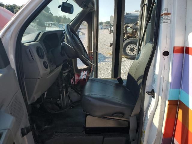 2019 Ford Econoline E450 Super Duty Cutaway Van