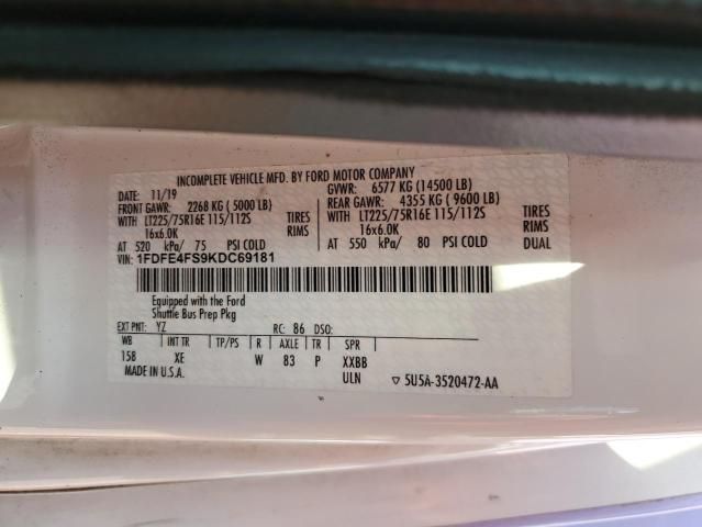 2019 Ford Econoline E450 Super Duty Cutaway Van