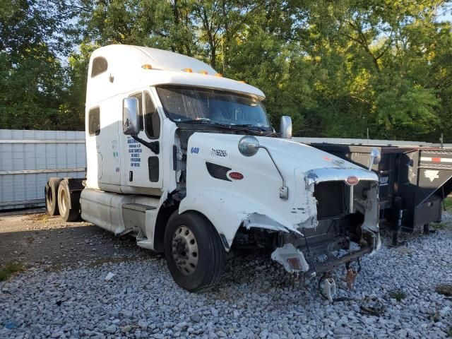 2013 Peterbilt 587 Semi Truck