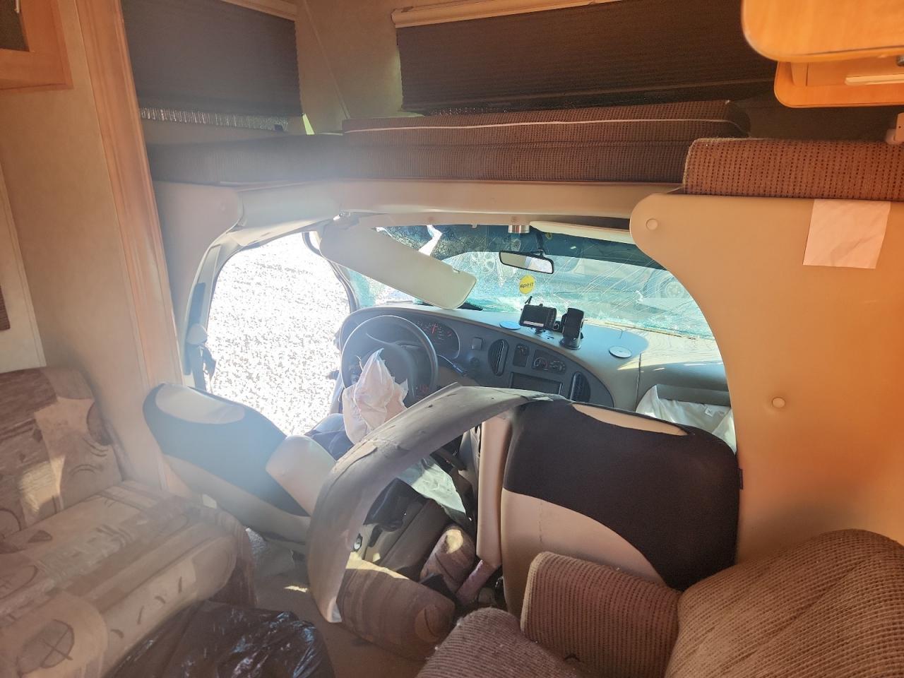 2007 Forest River Sunseeker M-3100SS