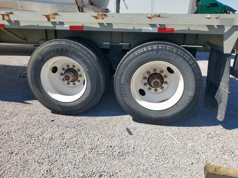 1984 Lufkin Flatbed Trailer With Tank