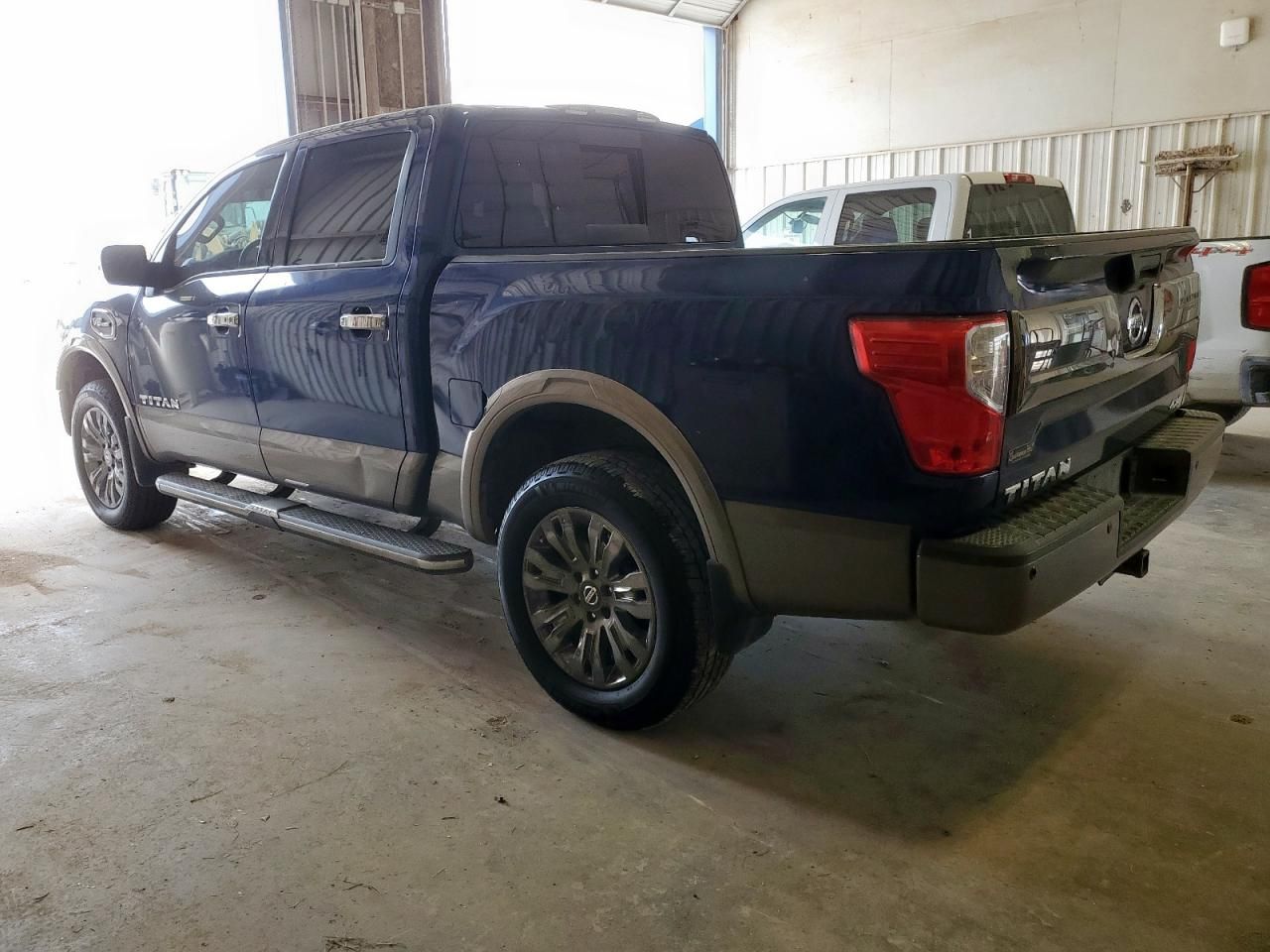 2017 Nissan Titan sv