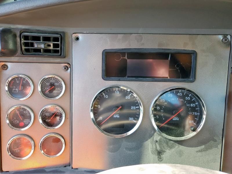 2016 Kenworth T370 Semi Truck