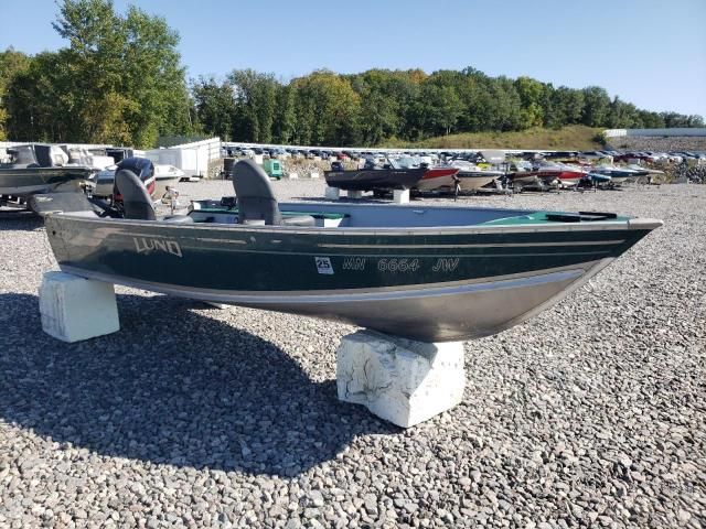 2004 Lund Boat