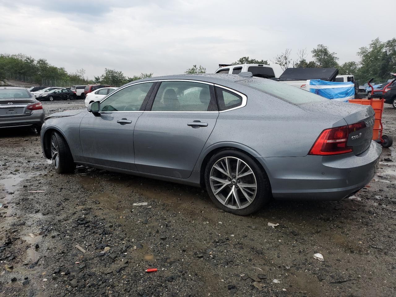 2018 Volvo S90 T6 Momentum