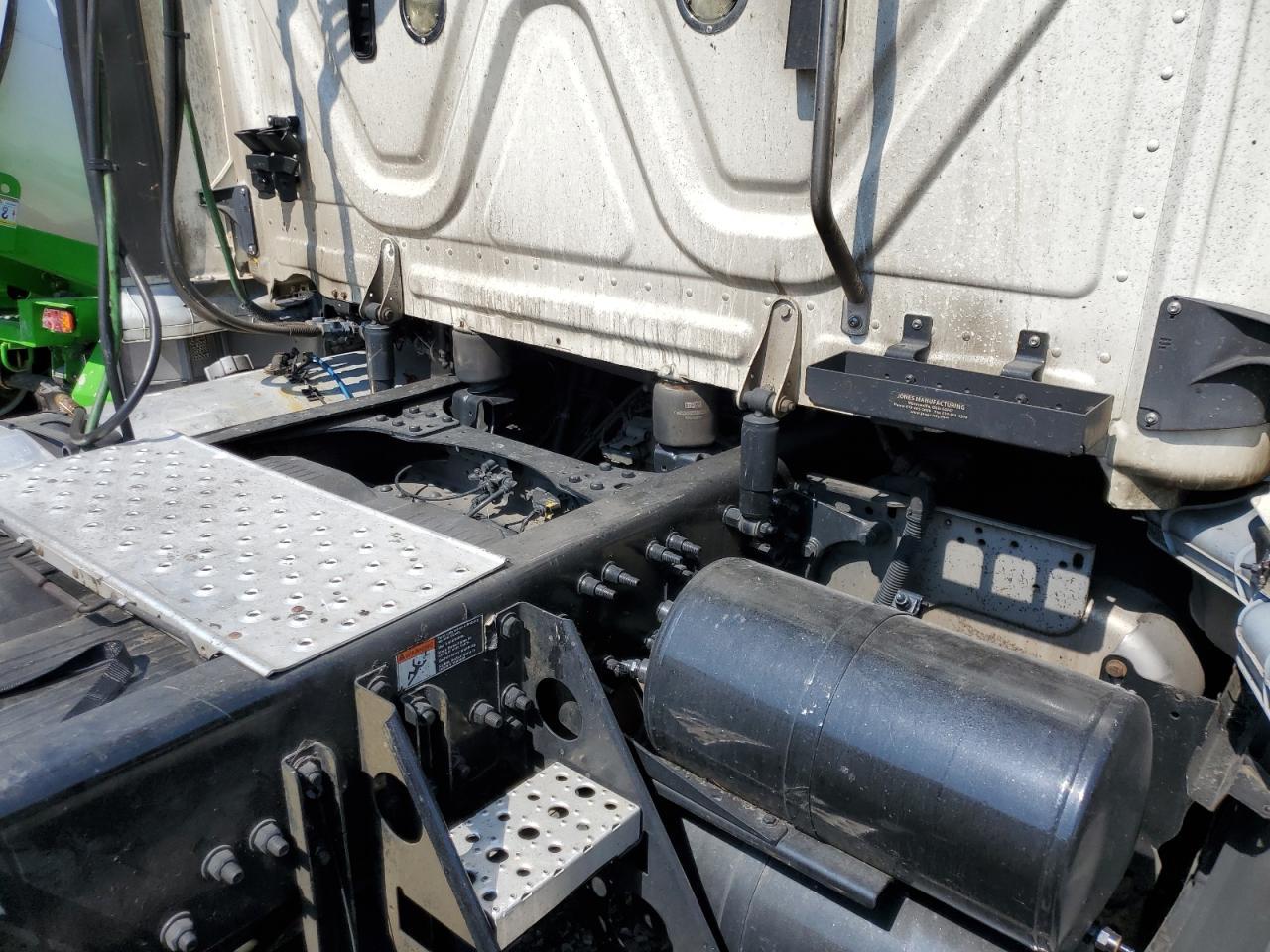2019 Freightliner Cascadia 126 Semi Truck