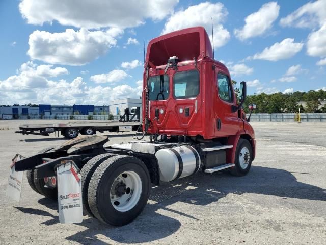 2016 Freightliner Cascadia 113 Semi Truck