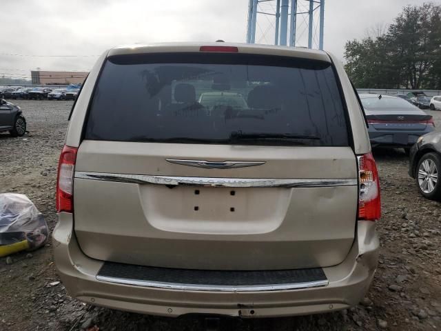 2013 Chrysler Town & Country Touring L