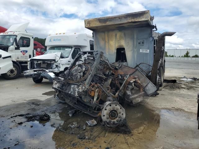 2025 Peterbilt Tractor 2025 Peterbilt 567 Dump Truck