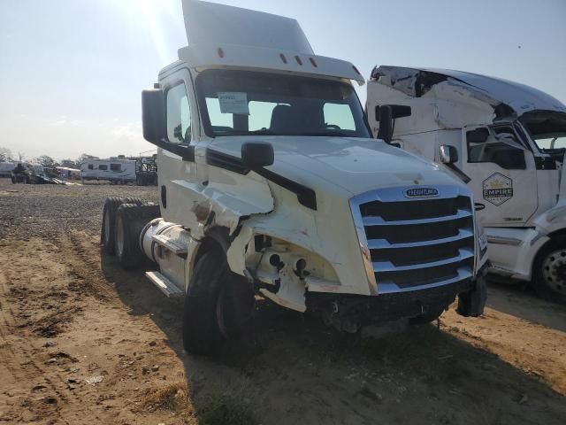 2018 Freightliner Cascadia 126 Semi Truck