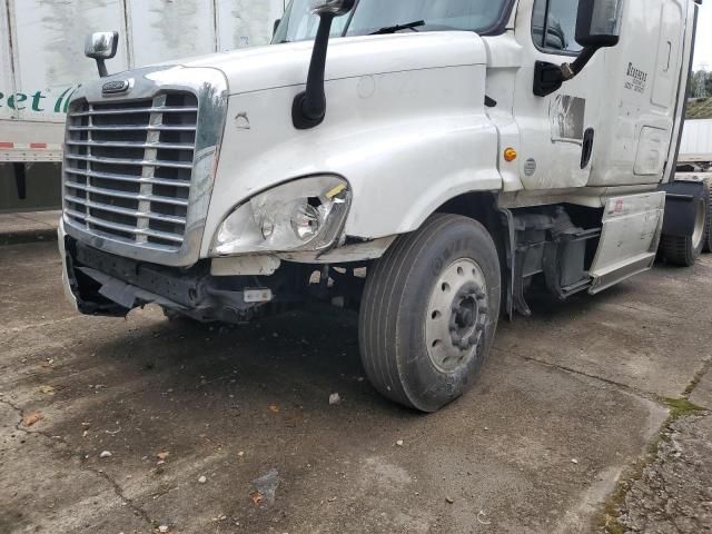 2018 Freightliner Cascadia 125 Semi Truck