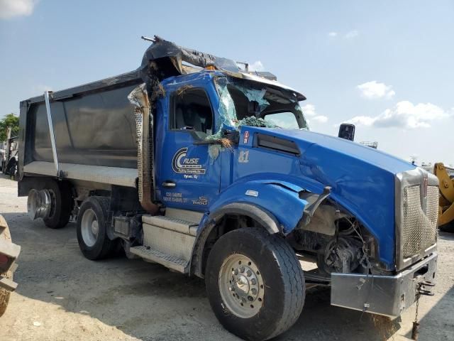 2022 Kenworth T880 Dump Truck