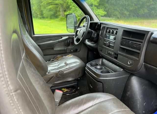 2010 GMC Savana Cutaway G3500