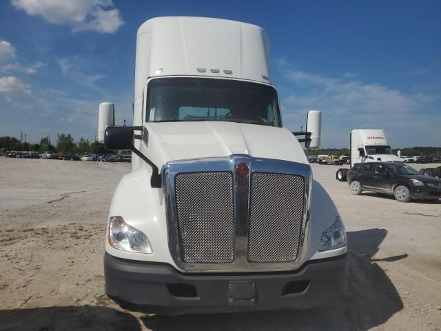 2017 Kenworth T680 Semi Truck