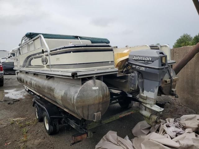 2000 Suncruiser Boat