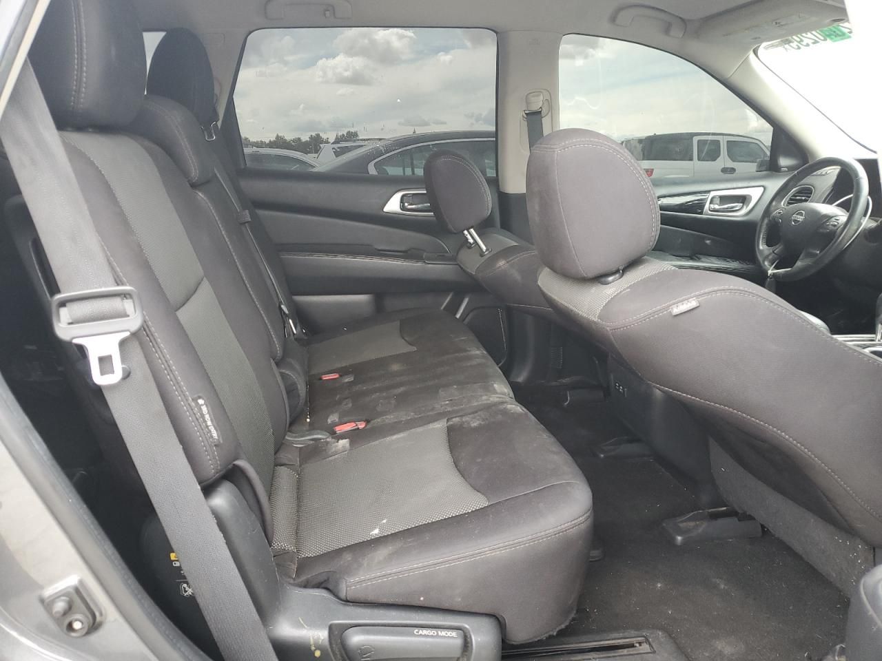 2019 Nissan Pathfinder s