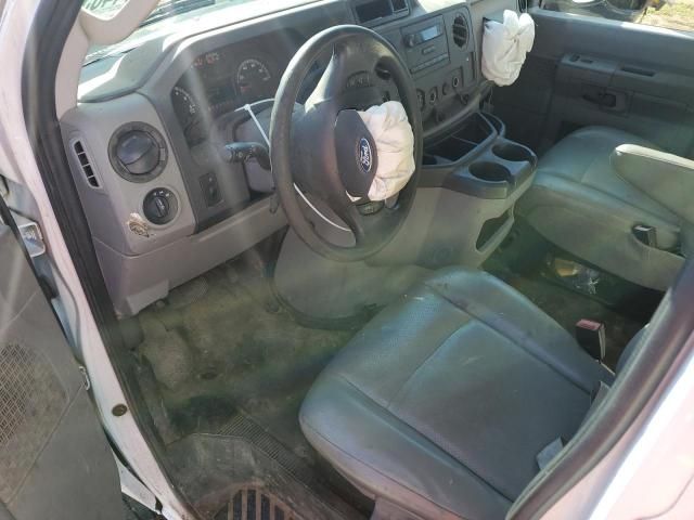 2015 Ford Econoline E350 Super Duty Cutaway Van