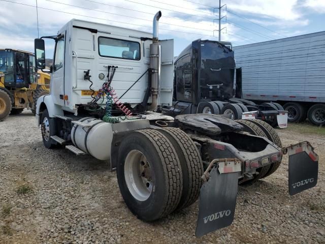 2006 Volvo VNM Semi Truck