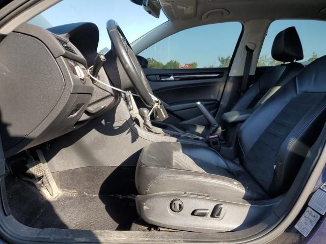 2015 Volkswagen Passat SEL