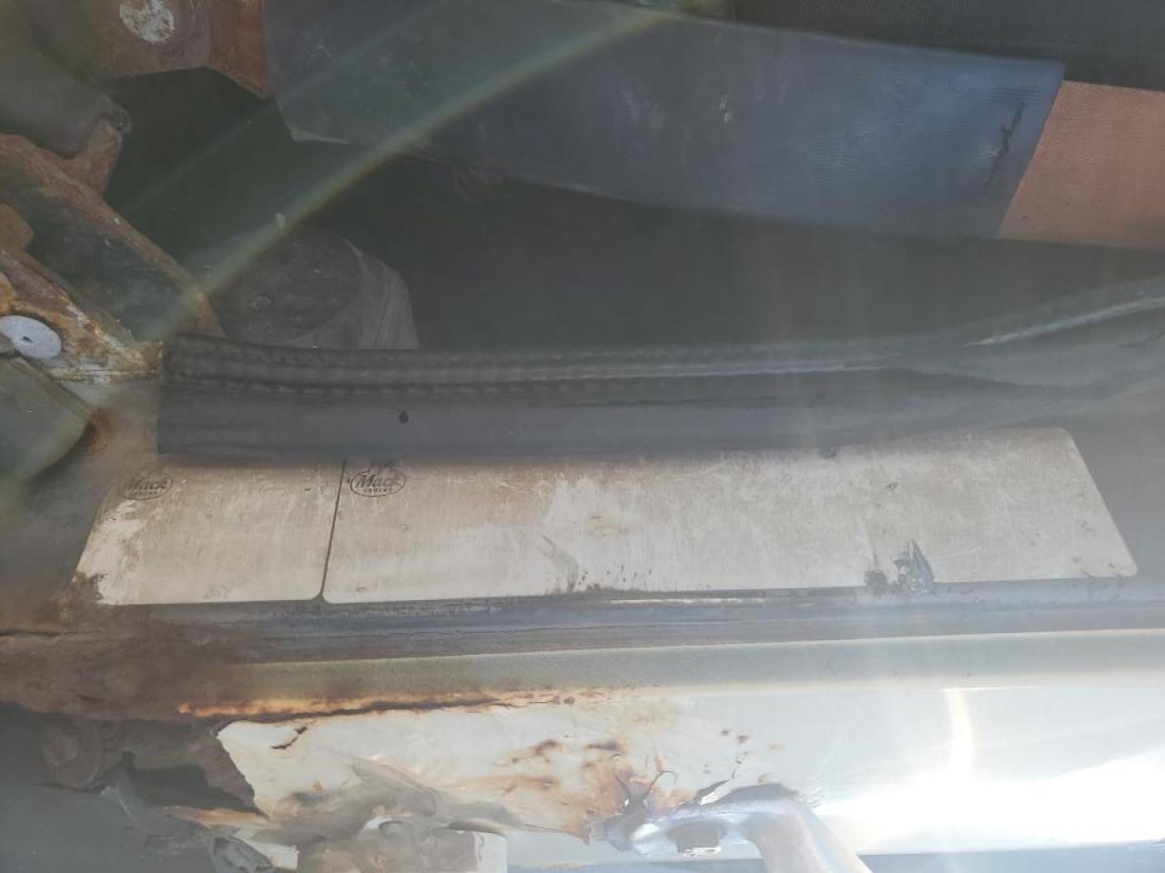 1998 Mack Trailer-Refuse Truck