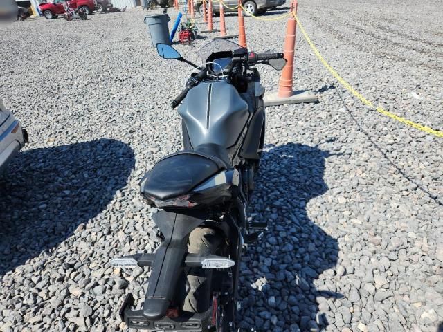2024 Kawasaki EX650 P