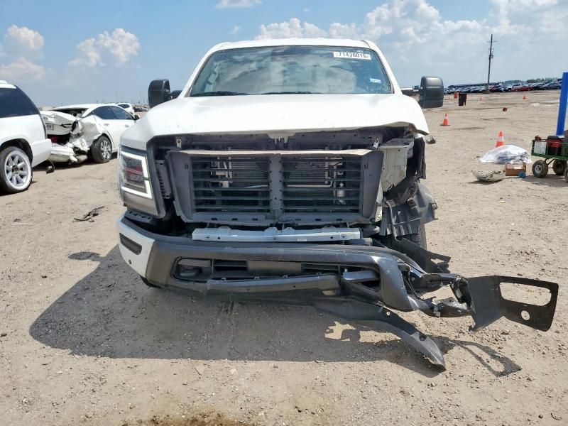 2023 Nissan Titan SV