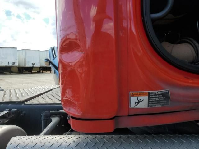 2019 Freightliner Cascadia 116