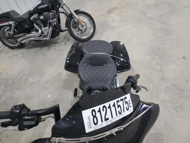 2011 Harley-Davidson Flhx