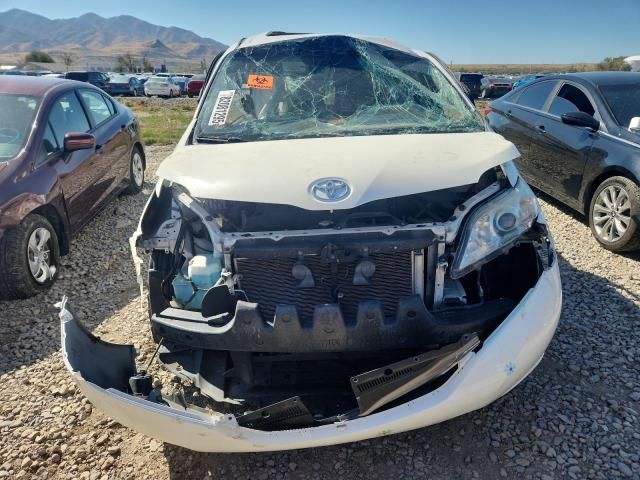 2013 Toyota Sienna XLE
