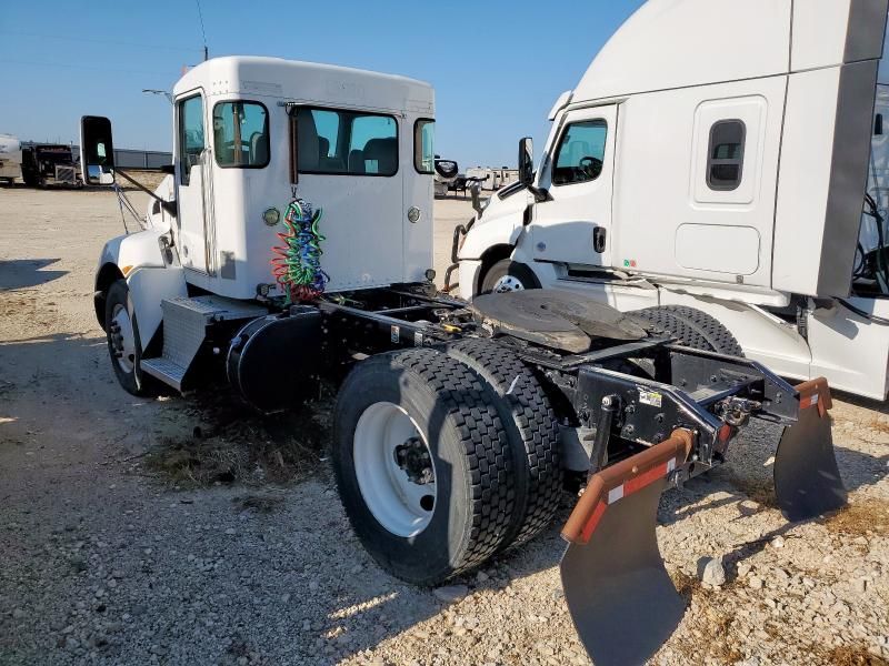 2016 Kenworth T370 Semi Truck