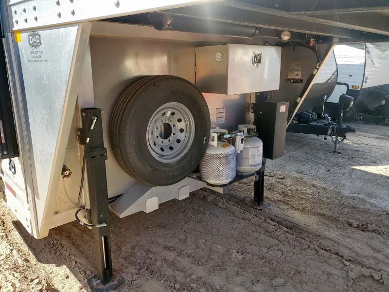2024 Merhow Longhorn Horse Trailer