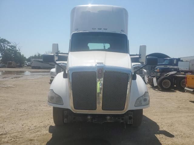 2015 Kenworth T680 Semi Truck