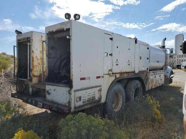 2005 Peterbilt 335 Fuel & Lube Truck