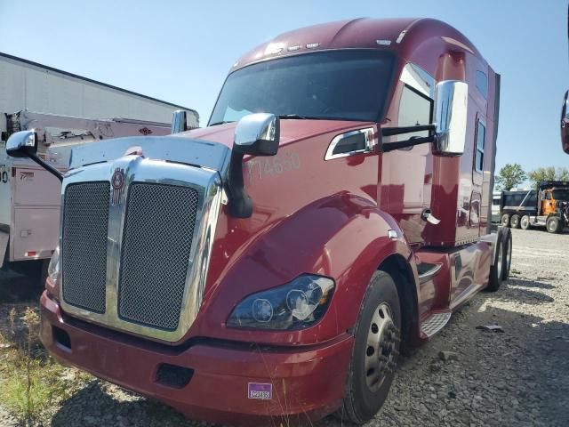2017 Kenworth T680 Semi Truck